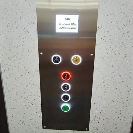 Filinhome Trg Mladenaca Novi Sad Bagian luar foto