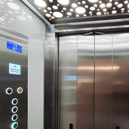 Filinhome Trg Mladenaca Novi Sad Bagian luar foto