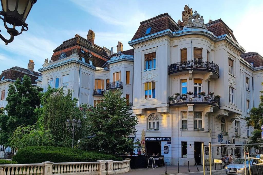 Filinhome Trg Mladenaca Novi Sad Bagian luar foto