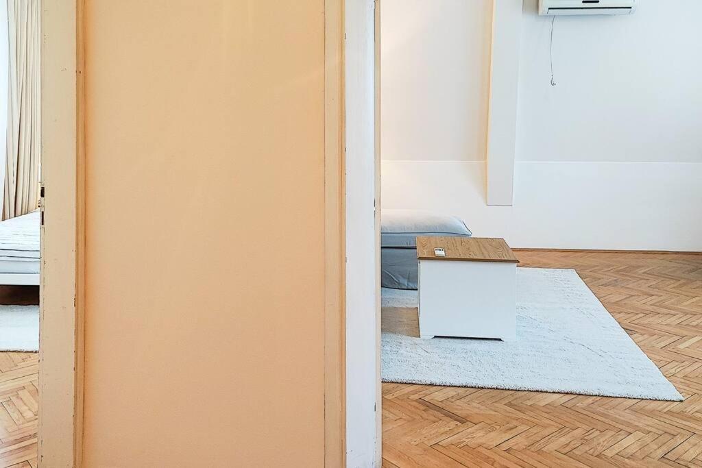 Filinhome Trg Mladenaca Novi Sad Bagian luar foto