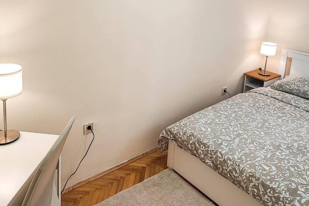 Filinhome Trg Mladenaca Novi Sad Bagian luar foto