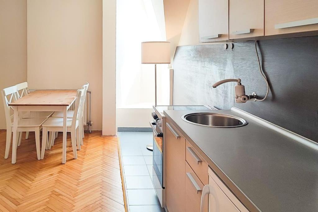 Filinhome Trg Mladenaca Novi Sad Bagian luar foto