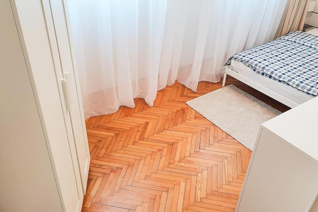 Filinhome Trg Mladenaca Novi Sad Bagian luar foto