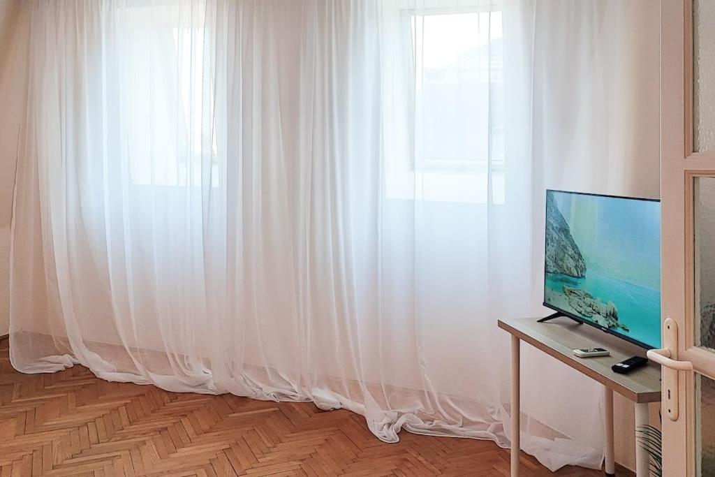 Filinhome Trg Mladenaca Novi Sad Bagian luar foto