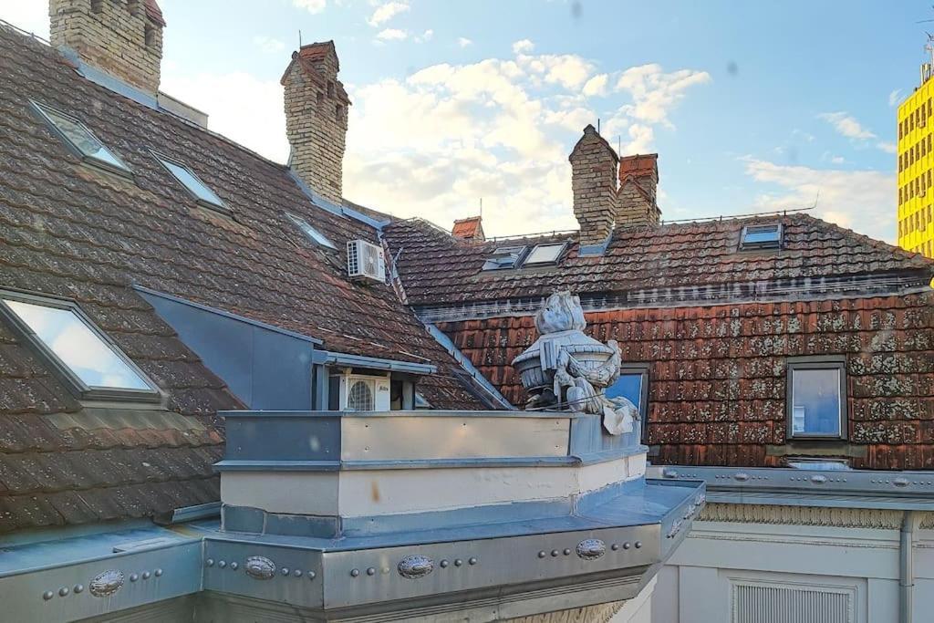Filinhome Trg Mladenaca Novi Sad Bagian luar foto
